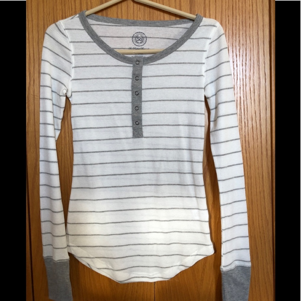 Women’s small waffle knit thermal shirt